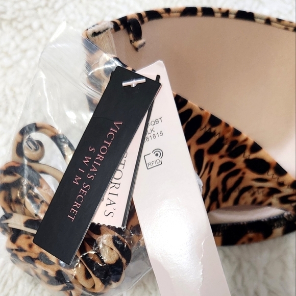 New!Victoria's Secret Bikini  Swim Top - Picture 7 of 7